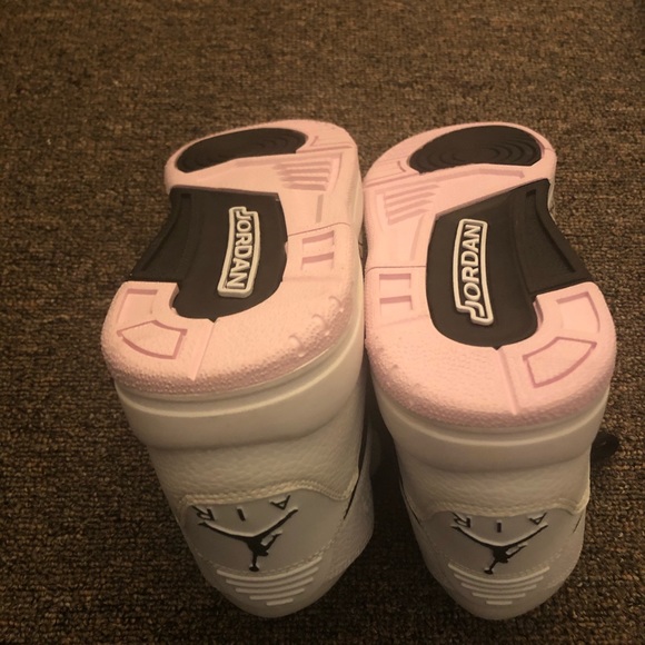 High top Nike shoes - Picture 5 of 5